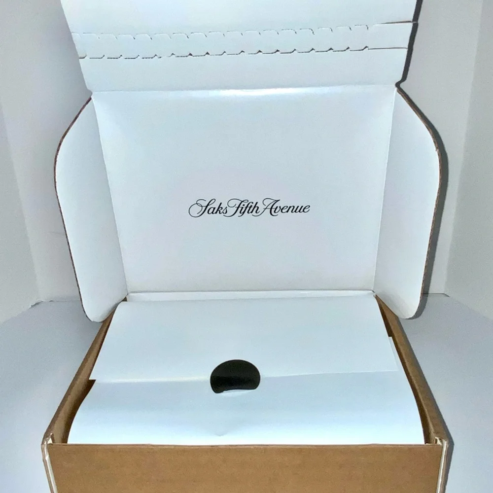 ❌❌SOLD OUT OTHER PLATFORM ❌❌Saks fifth avenue empty shipping box - Picture 1 of 4